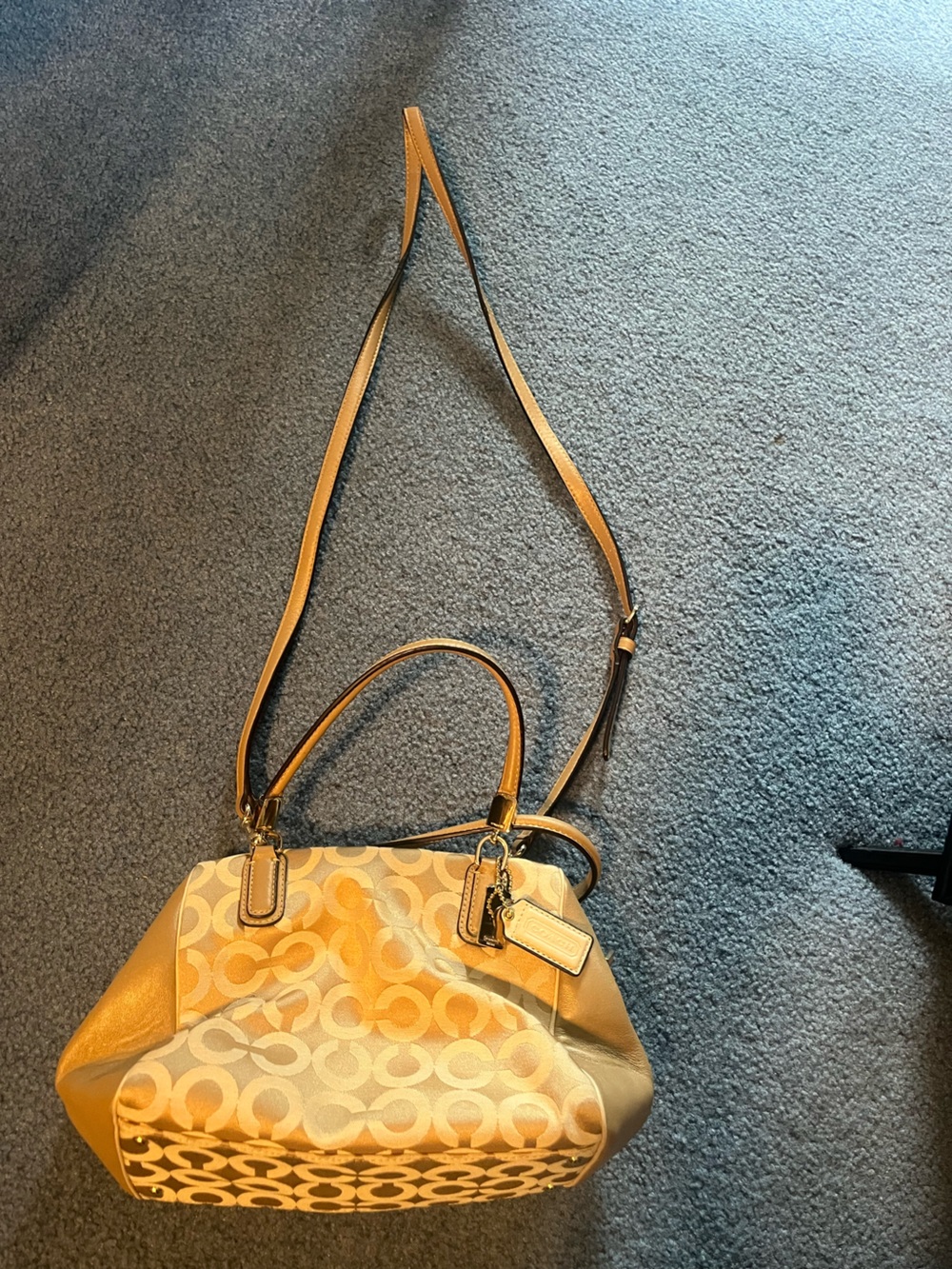 Coach Women's Tan Signature Pattern Shoulder Bag
